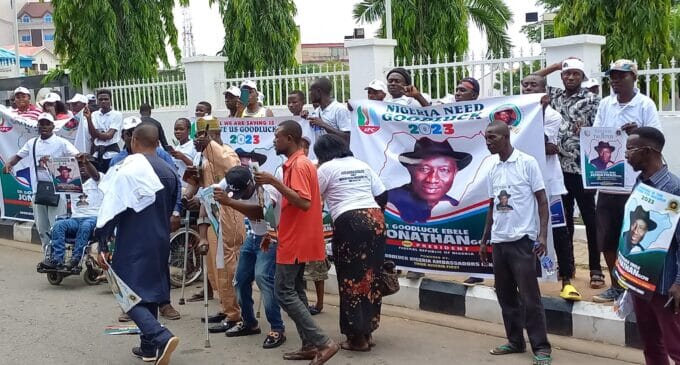 Protesters storm APC secretariat, demands party adopts Jonathan as consensus candidate (Photos), Protesters storm APC secretariat, demands party adopts Jonathan as consensus candidate (Photos), INFINITY LOADED