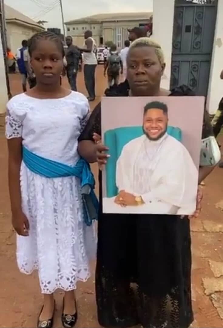 Photos from the funeral of gospel singer, Chinedu Nwadike, INFINITY LOADED Photos from the funeral of gospel singer, Chinedu Nwadike, Photos from the funeral of gospel singer, Chinedu Nwadike, INFINITY LOADED