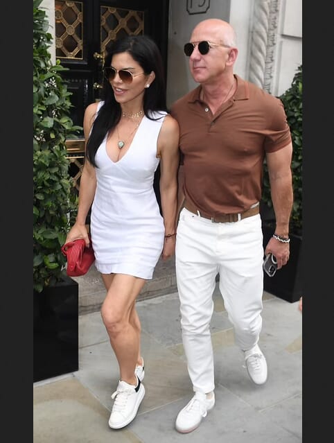 Amazon boss, "Jeff Bezos", 58, steps out with his girlfriend in London (photos), Amazon boss, “Jeff Bezos”, 58, steps out with his girlfriend in London (photos), INFINITY LOADED