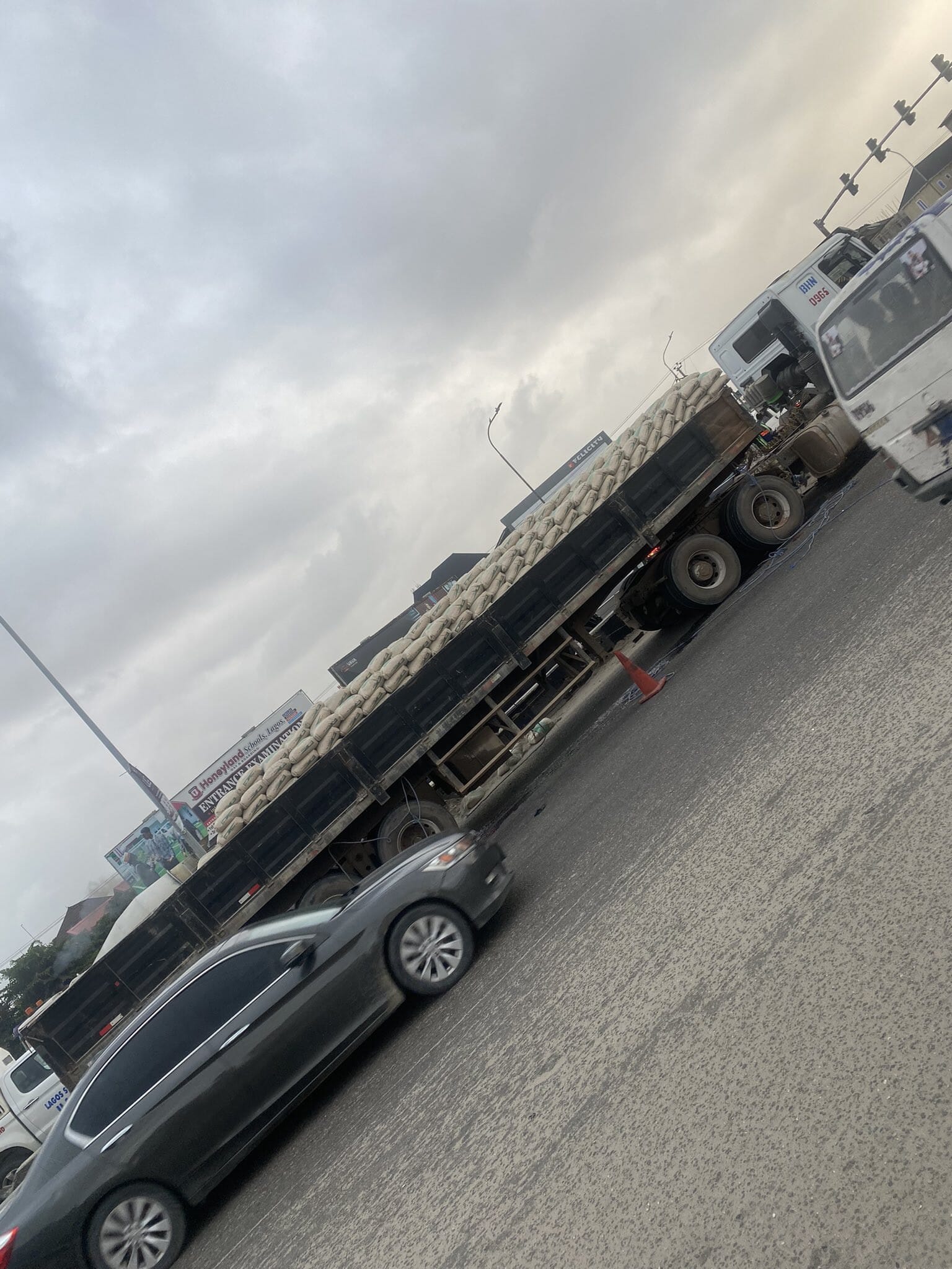 Lekki bolt driver crushed to pieces by reckless truck driver at a traffic stop in Lekki; truck driver flees, Lekki bolt driver crushed to pieces by reckless truck driver at a traffic stop in Lekki; truck driver flees, INFINITY LOADED