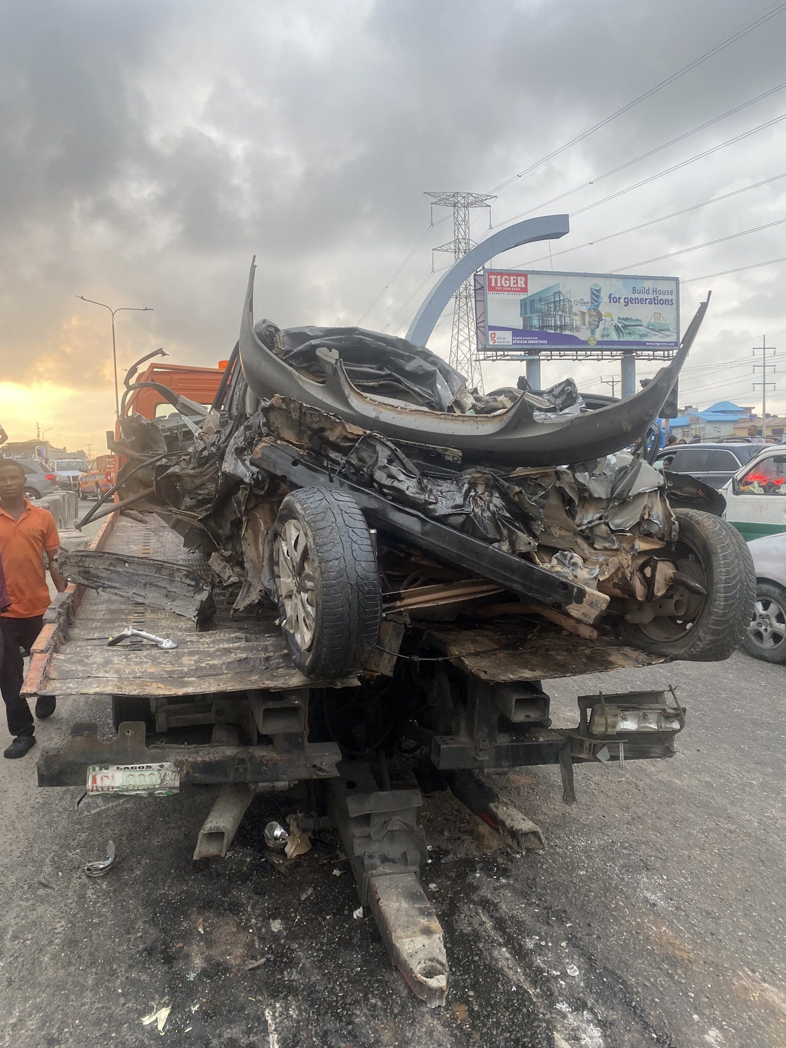 Lekki bolt driver crushed to pieces by reckless truck driver at a traffic stop in Lekki; truck driver flees, INFINITY LOADED Lekki bolt driver crushed to pieces by reckless truck driver at a traffic stop in Lekki; truck driver flees, Lekki bolt driver crushed to pieces by reckless truck driver at a traffic stop in Lekki; truck driver flees, INFINITY LOADED