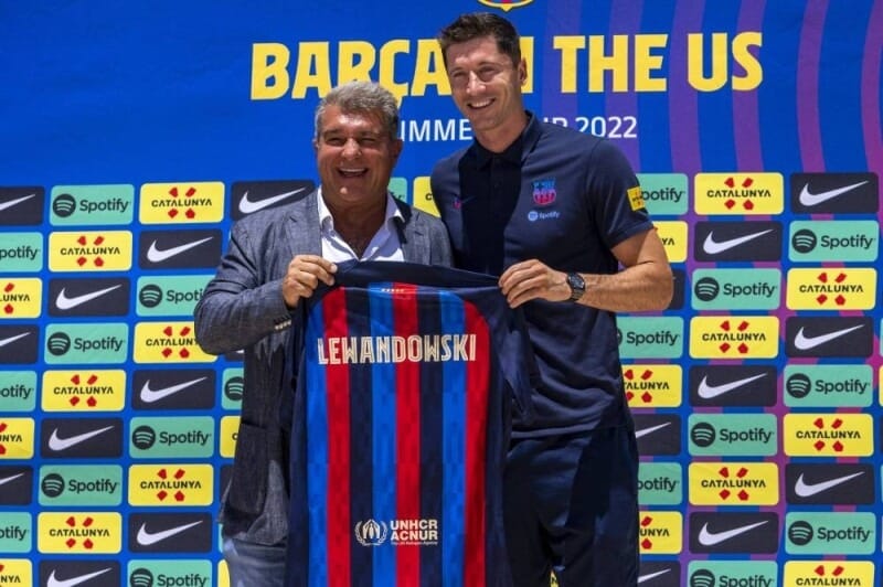 Confirmed: Robert Lewandowski officially joins Barcelona for &pound;42.5m (Photos), Confirmed: Robert Lewandowski officially joins Barcelona for &pound;42.5m (Photos), INFINITY LOADED