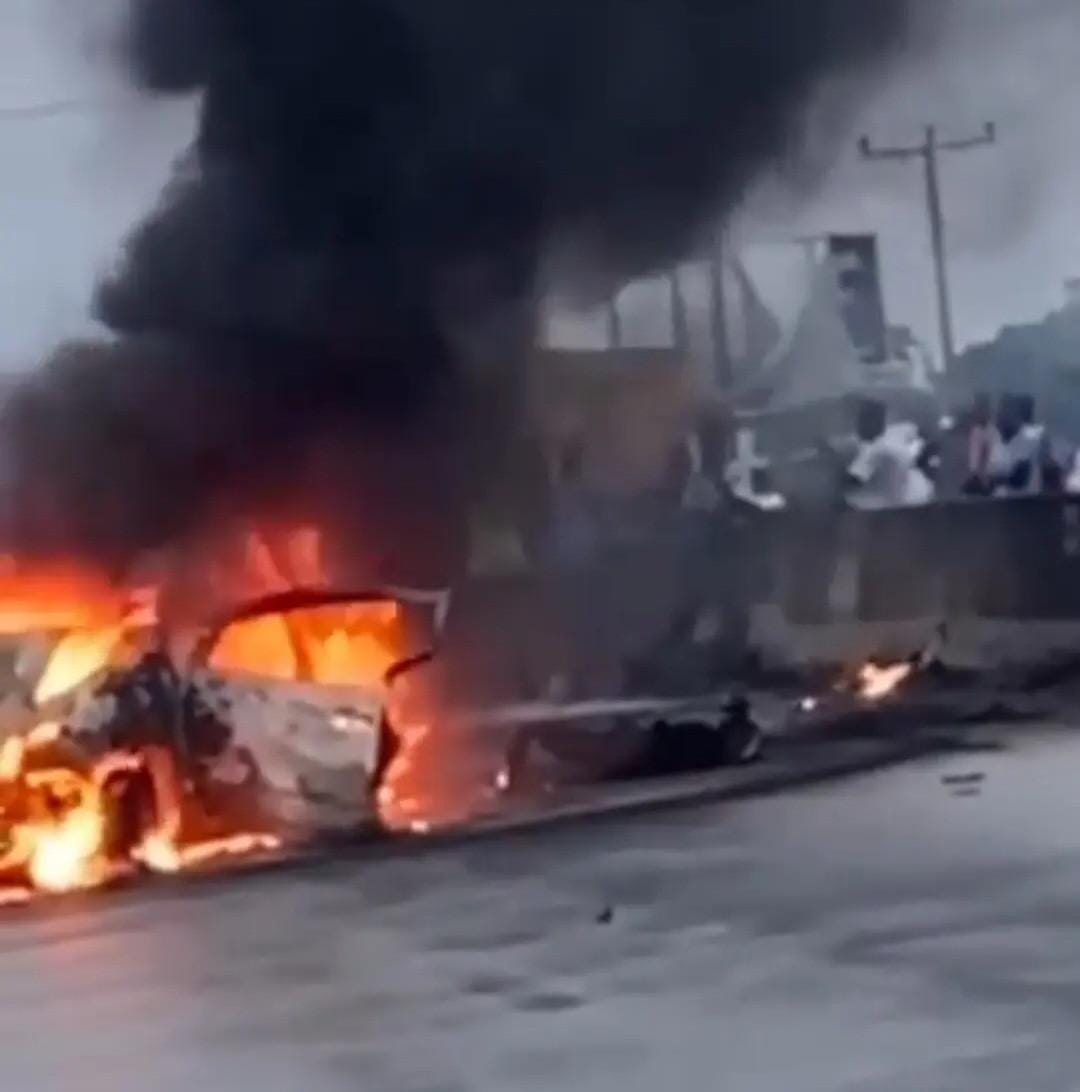 Black market diesel smugglers claim four lives in fatal auto crash in Delta state (video), INFINITY LOADED Black market diesel smugglers claim four lives in fatal auto crash in Delta state (video), Black market diesel smugglers claim four lives in fatal auto crash in Delta state (video), INFINITY LOADED