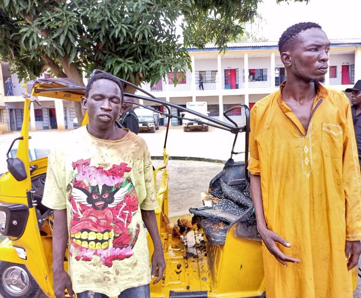 Mob Arrests Notorious Phones Snatchers In Yola, INFINITY LOADED Mob Arrests Notorious Phones Snatchers In Yola, Mob Arrests Notorious Phones Snatchers In Yola, INFINITY LOADED