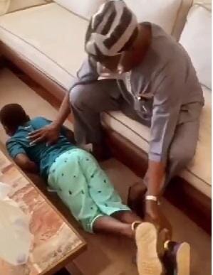 Former Nigerian President Olusegun Obasanjo Teaches His Grandson To Prostrate Properly (video), Former Nigerian President Olusegun Obasanjo Teaches His Grandson To Prostrate Properly (video), INFINITY LOADED