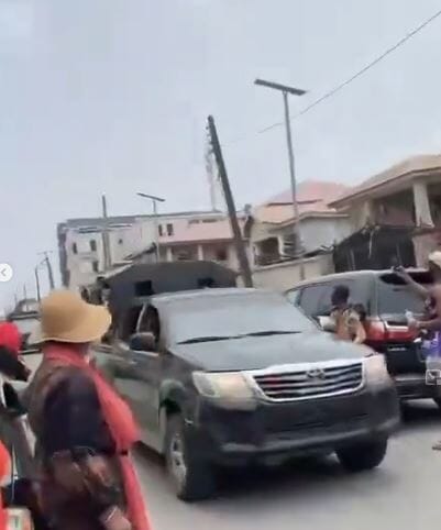 Residents Jubilate As Military Storm Oba Elegushi Area Of Lagos Where Thugs Refused People From Voting Except It's For APC (Video)
